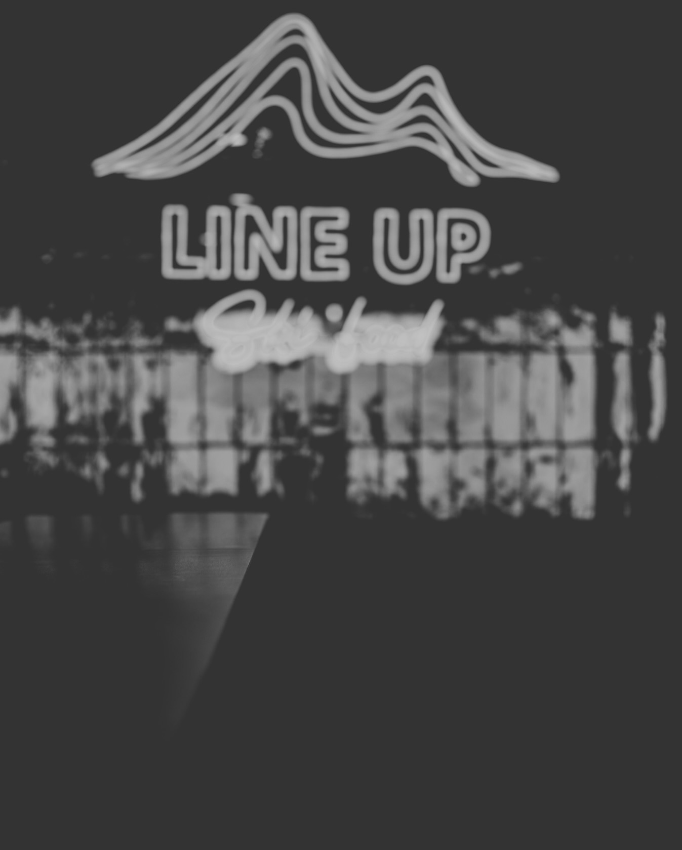 Identité Visuelle : La fusion entre sommets, sport et food. ✨

Le Line Up, un des spots incontournables de La Toussuire.
L’enjeu de ce projet ? Créer un pont graphique entre l’identité forte du territoire et l’esprit « glisse » de l’établissement.

Les piliers de la création :

• Héritage Local : Une réinterprétation minimaliste des Aiguilles d’Arves, intégrant subtilement la célèbre silhouette de la « Tête de Chat ».
• Fluidité Surf : L’usage de courbes organiques pour évoquer le mouvement, la fluidité et l’énergie du Line Up.
• Équilibre Graphique : Une composition pensée pour être aussi impactante sur une enseigne de restaurant que sur des supports digitaux ou du textile.

Que ce soit pour une création de marque ou un rebranding, nous transformons l’ADN de votre établissement en un atout marketing puissant.

Vous avez un projet en tête pour 2026 ?
Donnons ensemble une identité unique à votre vision. Contactez-moi en DM pour discuter de votre stratégie de marque. 📩
.
.
.
#brandingdesign #visualidentity #logodesigner #graphicdesigncentral #brandstrategy