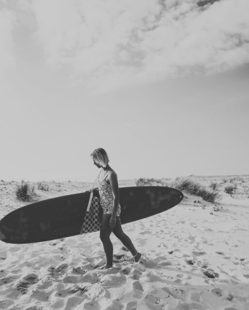 Sierra Baja 🌞 Créer une marque engagée, de l’idée au marché.

Une marque d’accessoires de surf unique, conçue et fabriquée avec passion et conscience.

Ma démarche va bien au-delà du simple design. Pour Sierra Baja, j’ai orchestré chaque étape, du concept initial à la mise sur le marché, avec une attention particulière à l’impact et à l’authenticité.

🛠️ Mon approche intégrée pour Sierra Baja :

• Branding & Identité Visuelle : J’ai sculpté un univers de marque fort, alliant l’esthétique épurée du surf à des visuels inspirés par la nature sauvage, pour une reconnaissance immédiate.
• Développement Produit : Chaque accessoire a été pensé et dessiné pour sa fonctionnalité et son style, en privilégiant des matériaux bruts et durables.
• Confection Éthique & Artisanale : J’ai intégré un processus de fabrication à la main, en sélectionnant des matières éthiques et respectueuses de l’environnement, garantissant ainsi une qualité et une provenance irréprochables.
• Stratégie de Communication & Marketing : J’ai élaboré un plan pour raconter l’histoire de Sierra Baja, créer du lien avec sa communauté et la positionner comme une référence pour les surfeurs conscients.

Pour Sierra Baja, j’ai prouvé qu’il est possible de fusionner une esthétique audacieuse avec des valeurs profondes, en offrant des produits qui ont du sens.

Vous aspirez à lancer une marque qui se distingue par son identité, ses valeurs et son impact ?

Je suis là pour vous accompagner dans la concrétisation de votre projet, en alliant créativité, stratégie et engagement éthique.

Envoyez-moi un DM pour donner vie à votre vision. 📩
.
.
.
#surf #surfbrand #ethicalfashion #brandstrategy #marketingdigital