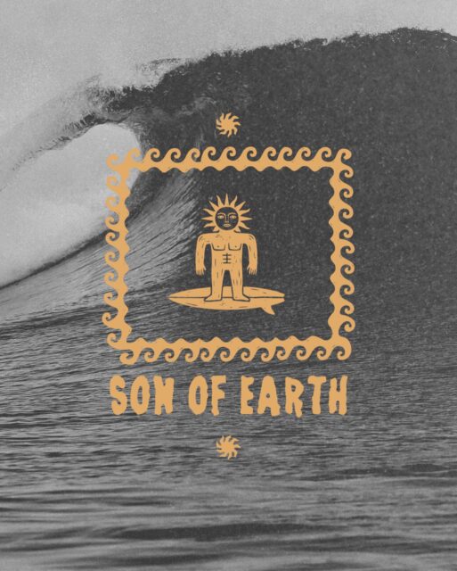 Connecté aux éléments. 🌊

Plus qu’un sport, le surf est un retour aux sources. « Son of Earth », c’est cette sensation d’être à sa place, entre le sable et l’eau, là où le temps s’arrête.

J’ai voulu traduire cet aspect brut et solaire dans cette nouvelle illustration. Un hommage à la culture surf originelle, celle qui respecte la terre autant qu’elle aime la vague.

Et toi, c’est quoi le spot qui te fait te sentir le plus connecté ? 🌞

#surfculture #surfart #vintagesurf #oceanvibes #soulsurfer